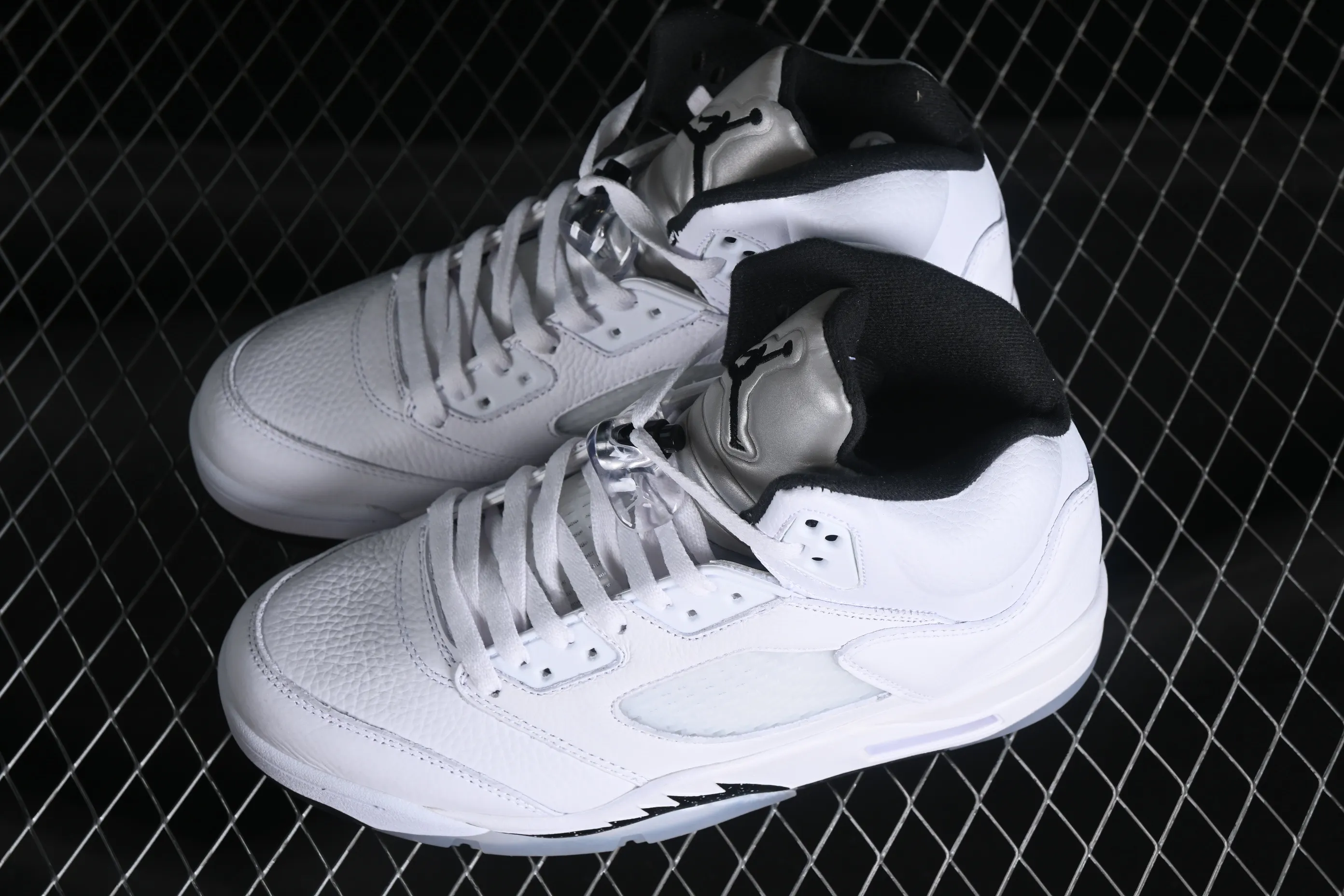 All categories Air Jordan Jordan series basketball shoes Air Jordan 5 Air Jordan 5 Retro AJ5 Joe 5 white black DD0587-110